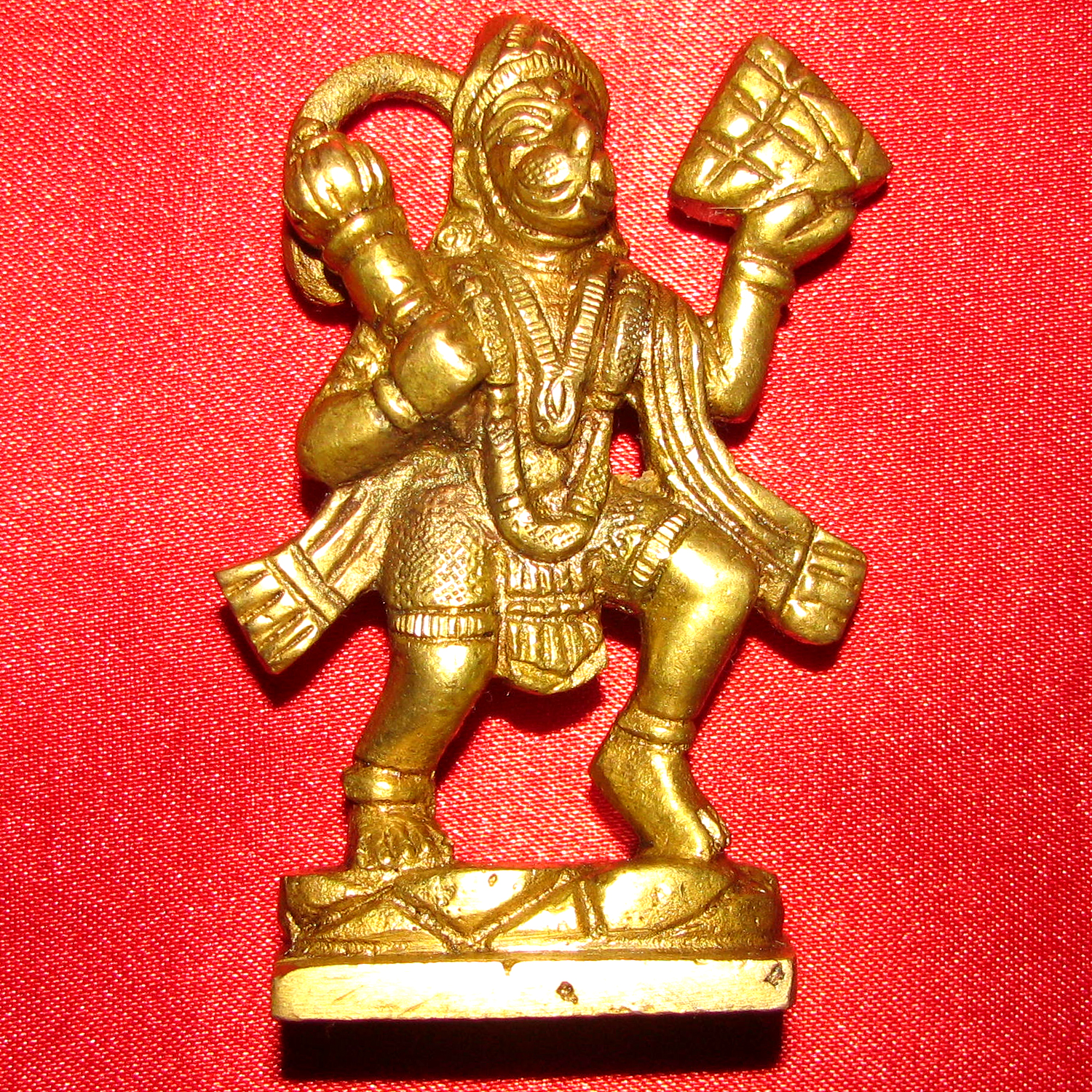 Sanjeevani-Hanuma-Vigraha-Anjaneya-Carrying-Parvatha-Statue-Idol-in-Brass-3-Inch-S960578.jpg